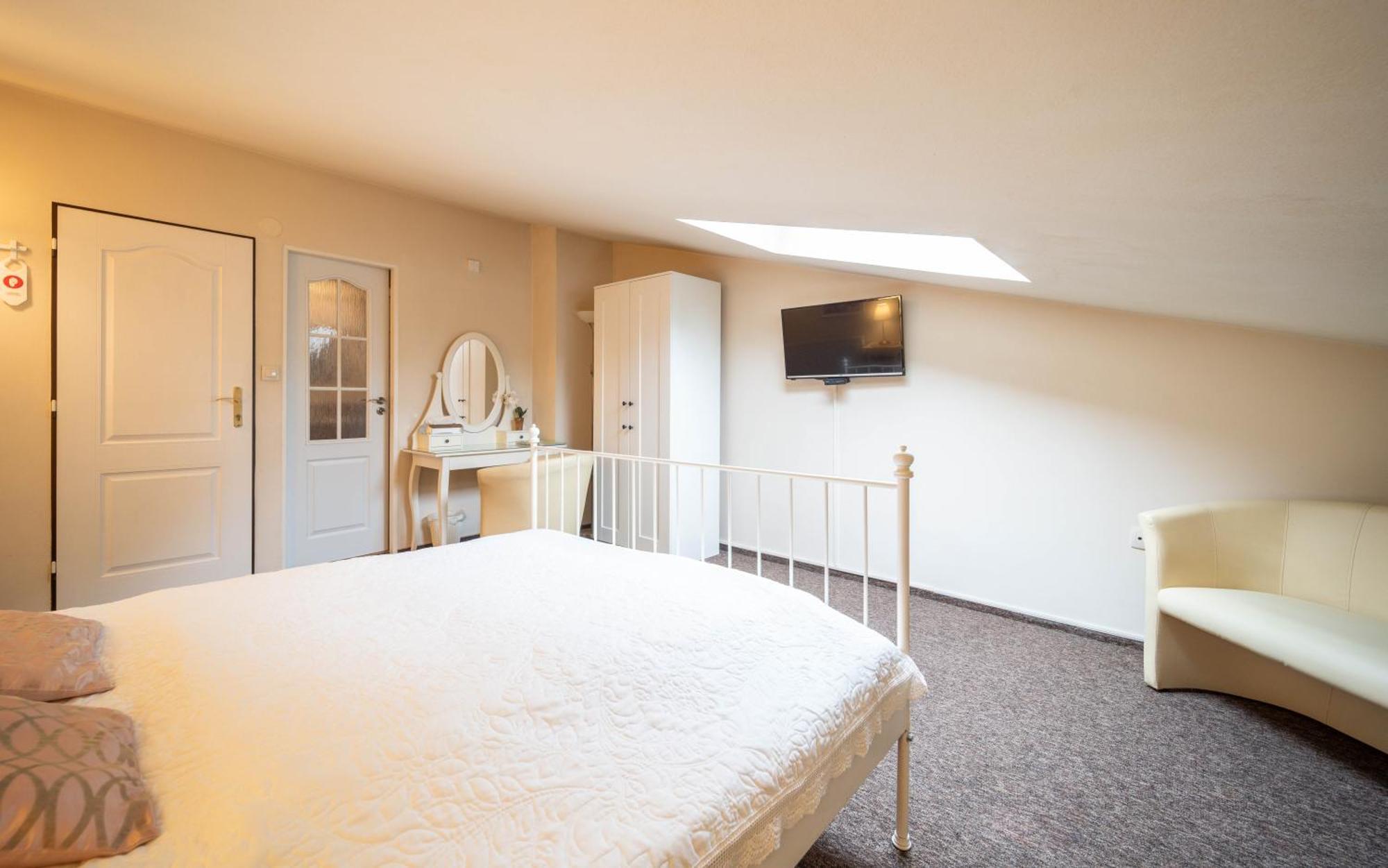 Hotel Na Skalkách Novy Jicin Ngoại thất bức ảnh